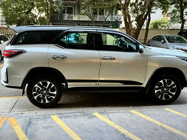 Used Toyota Fortuner Legender 2.8 4X2 AT in Meerut