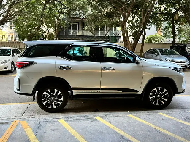 Used Toyota Fortuner Legender 2.8 4X2 AT in Meerut