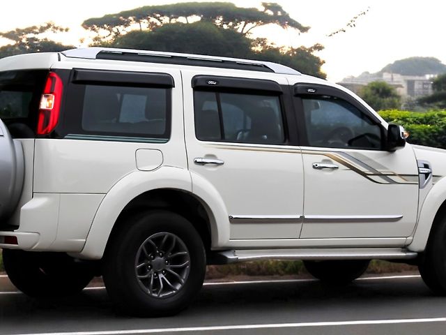 Used Ford Endeavour [2009-2014] 2.5L 4x2 in Lucknow