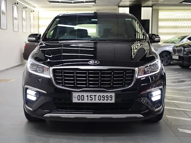Used 2021 Kia Carnival in Delhi