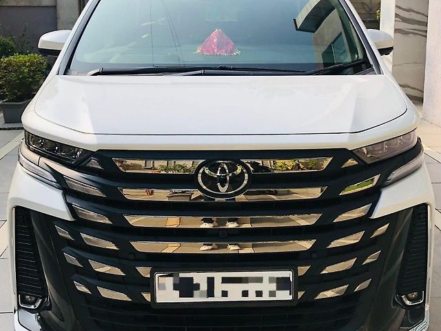 Used 2024 Toyota Vellfire in Navi Mumbai