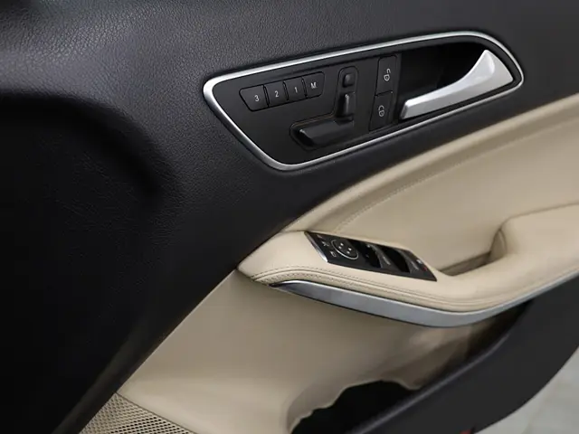 Used Mercedes-Benz GLA [2014-2017] 200 Sport in Delhi