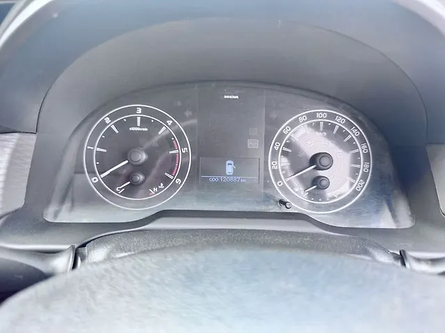 Used Toyota Innova Crysta [2016-2020] 2.4 G 8 STR [2016-2017] in Kanpur