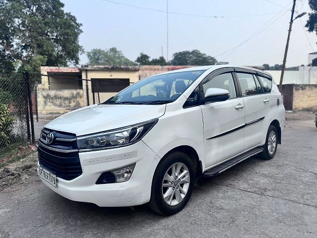 Used Toyota Innova Crysta [2016-2020] 2.4 G 8 STR [2016-2017] in Kanpur