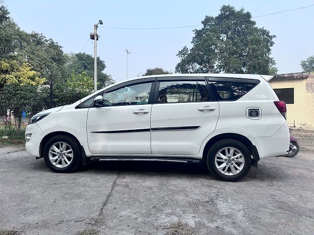 Used Toyota Innova Crysta [2016-2020] 2.4 G 8 STR [2016-2017] in Kanpur