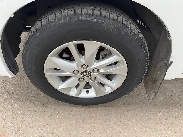 Used Toyota Innova Crysta [2016-2020] 2.4 G 7 STR [2016-2017] in Kanpur