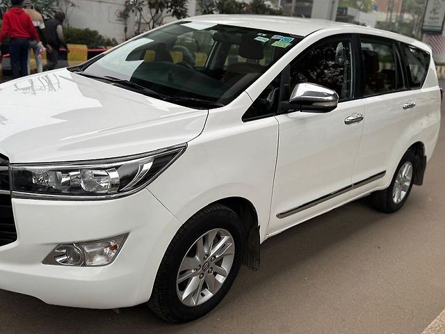 Used Toyota Innova Crysta [2016-2020] 2.4 G 7 STR [2016-2017] in Kanpur