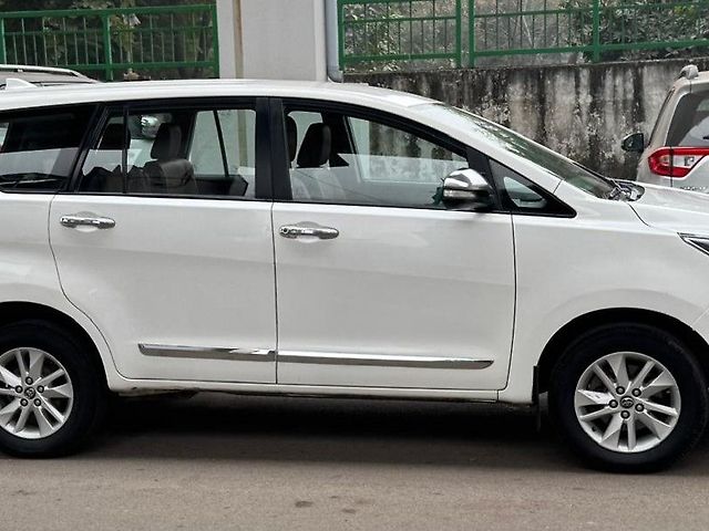 Used Toyota Innova Crysta [2016-2020] 2.4 G 7 STR [2016-2017] in Kanpur
