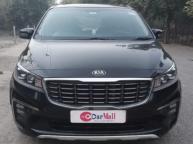 Used 2020 Kia Carnival in Agra