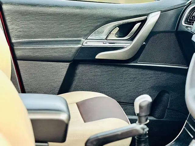 Used Mahindra XUV500 W7 [2018-2020] in Valsad