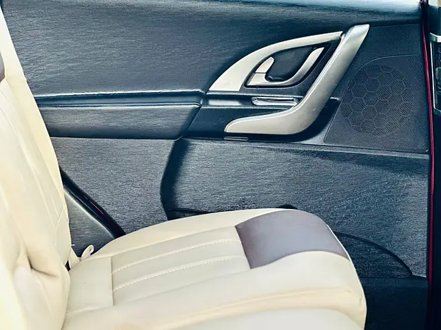 Used Mahindra XUV500 W7 [2018-2020] in Valsad