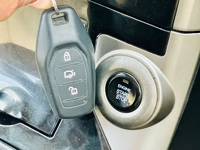 Used Mahindra XUV500 W7 [2018-2020] in Valsad
