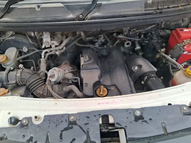 Used Mahindra TUV300 [2015-2019] T6 Plus in Lucknow