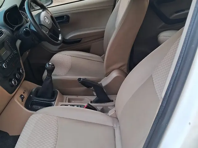 Used Mahindra TUV300 [2015-2019] T6 Plus in Lucknow