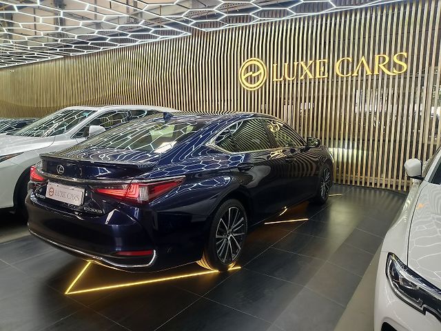 Used Lexus ES 300h Luxury in Bangalore