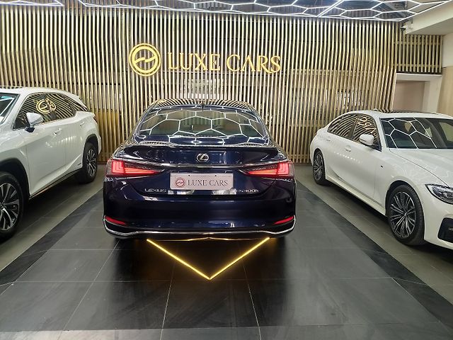 Used Lexus ES 300h Luxury in Bangalore