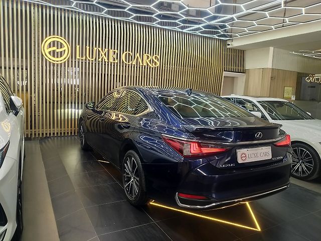 Used Lexus ES 300h Luxury in Bangalore
