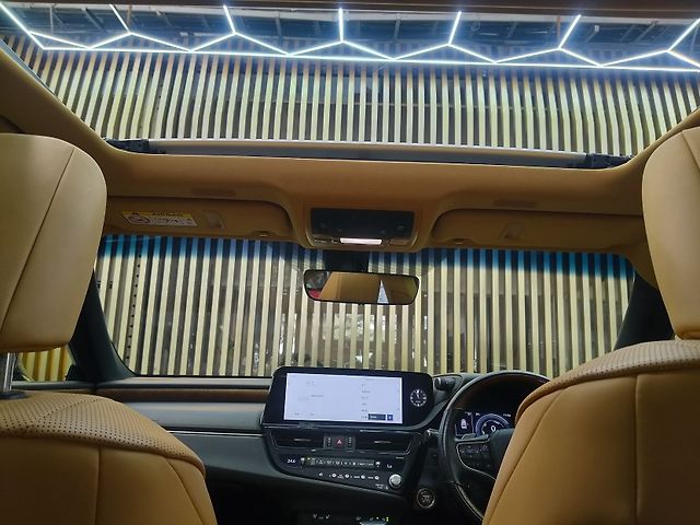 Used Lexus ES 300h Luxury in Bangalore
