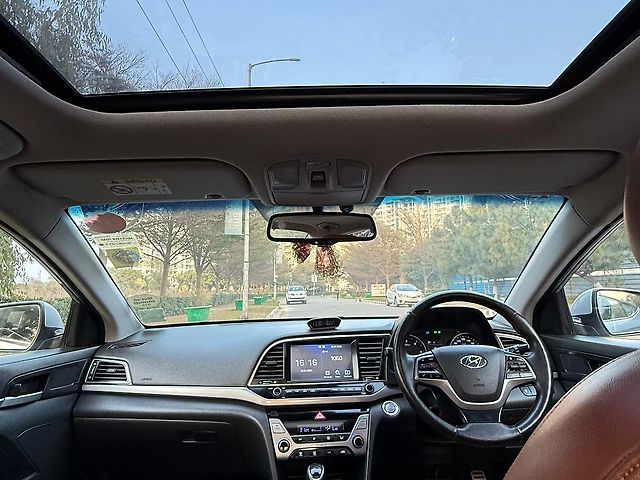 Used Hyundai Elantra [2016-2019] 1.6 SX (O) AT in Chandigarh