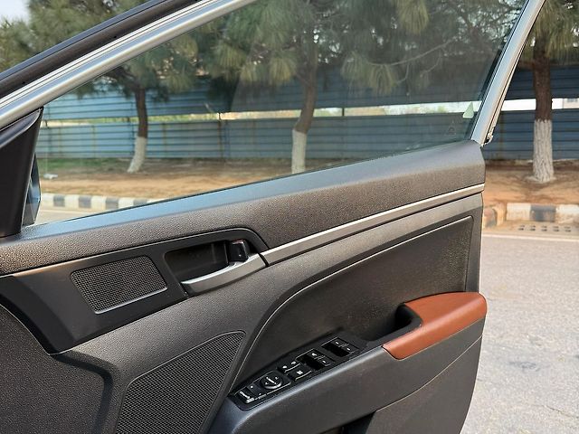 Used Hyundai Elantra [2016-2019] 1.6 SX (O) AT in Chandigarh