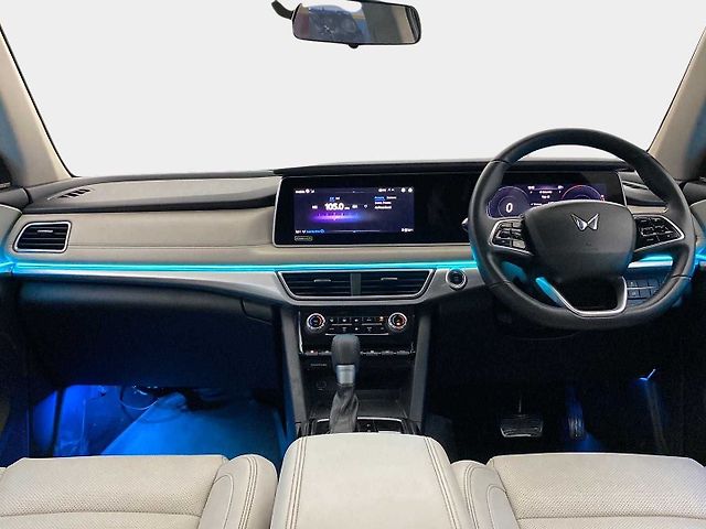 Used Mahindra XUV700 AX 7 Diesel AT AWD Luxury Pack 7 STR [2021] in Delhi