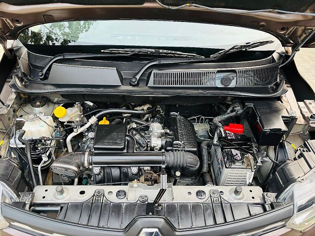 Used Renault Triber RXZ Dual Tone [2024-2025] in Guwahati