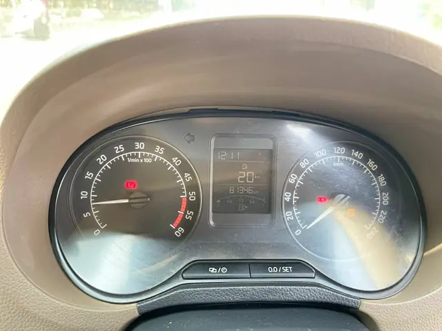 Used Skoda Rapid [2014-2015] 1.5 TDI CR Ambition with Alloy Wheels in Nashik