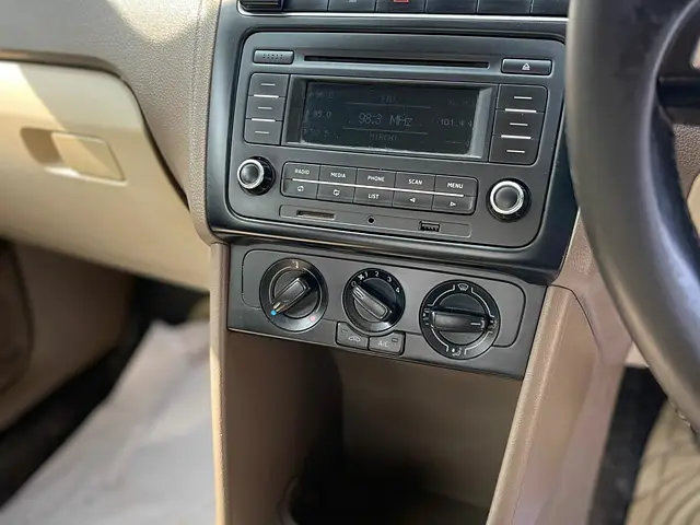 Used Skoda Rapid [2014-2015] 1.5 TDI CR Ambition with Alloy Wheels in Nashik