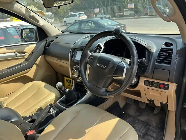 Second Hand 2017 Isuzu D-Max V-Cross 4x4 for sale at Rs. 11 Second Hand 2017 Isuzu D-Max V-Cross 4x4 for sale at Rs. 11