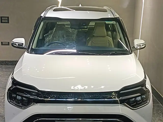 Used 2022 Kia Carens in Delhi