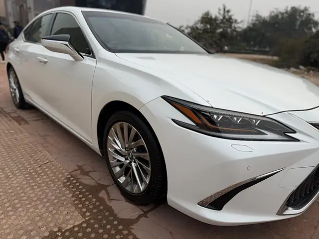 Used 2019 Lexus ES in Delhi