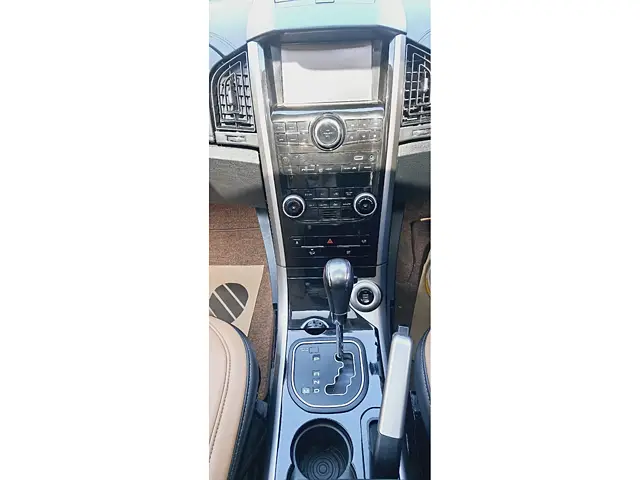 Used Mahindra XUV500 W11 AT in Delhi
