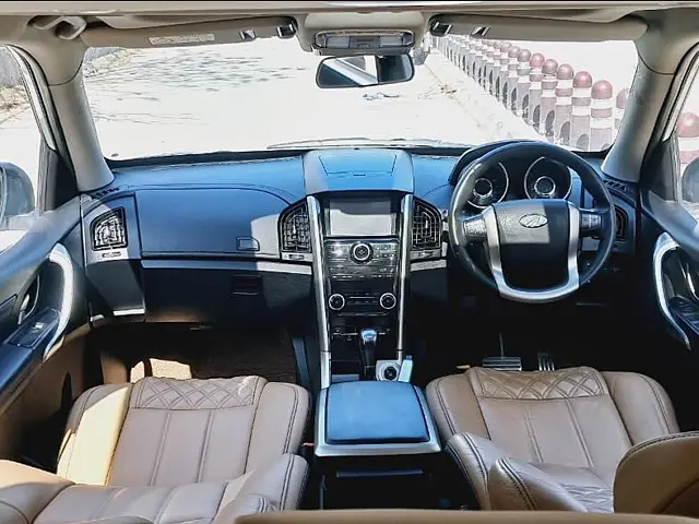 Used Mahindra XUV500 W11 AT in Delhi
