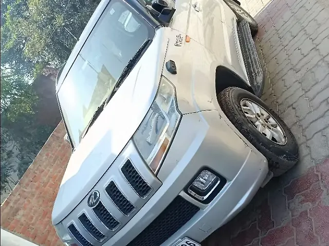 Used Mahindra TUV300 [2015-2019] T8 in Lucknow