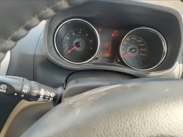 Used Mahindra TUV300 [2015-2019] T8 in Lucknow