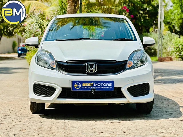 Second Hand 2018 Honda Brio S (O)MT for sale at Rs. 4,70,000 in Ahmedabad. Second Hand 2018 Honda Brio S (O)MT for sale at Rs. 4,70,000 in Ahmedabad.
