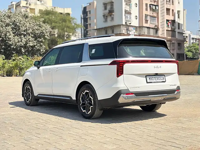 Used Kia Carnival Limousine Plus in Mumbai