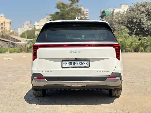 Used Kia Carnival Limousine Plus in Mumbai