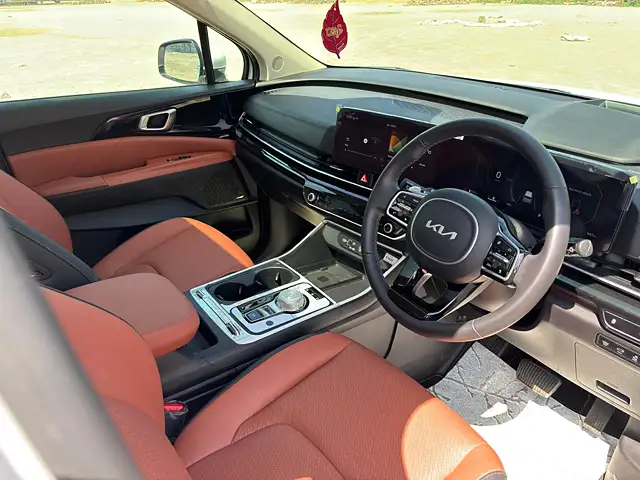 Used Kia Carnival Limousine Plus in Mumbai