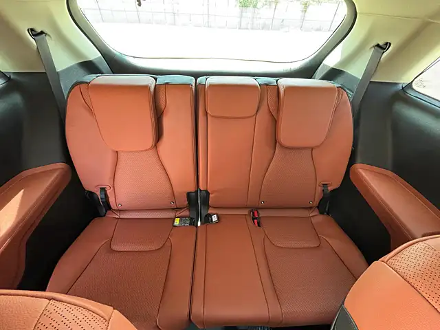 Used Kia Carnival Limousine Plus in Mumbai