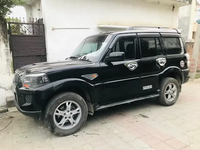 Used 2015 Mahindra Scorpio in Lucknow