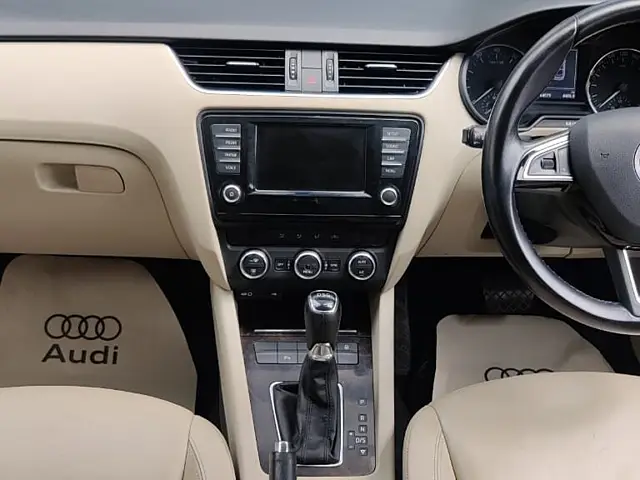 Used Skoda Octavia [2017-2021] 1.8 TSI Style Plus AT [2017] in Bangalore