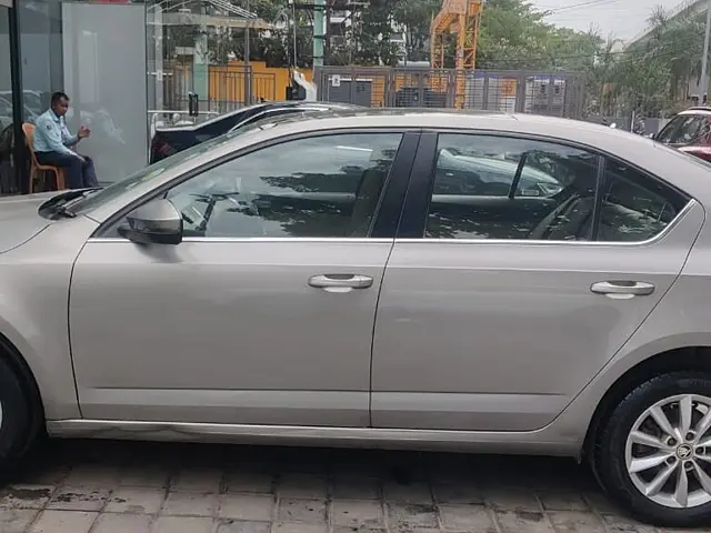 Used Skoda Octavia [2017-2021] 1.8 TSI Style Plus AT [2017] in Bangalore