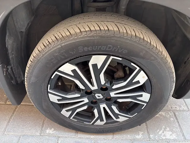 Used Renault Kiger [2021-2022] RXT AMT Dual Tone in Mumbai