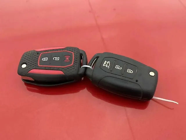 Used Mahindra XUV300 [2019-2024] W8 (O) 1.5 Diesel [2020] in Ahmedabad