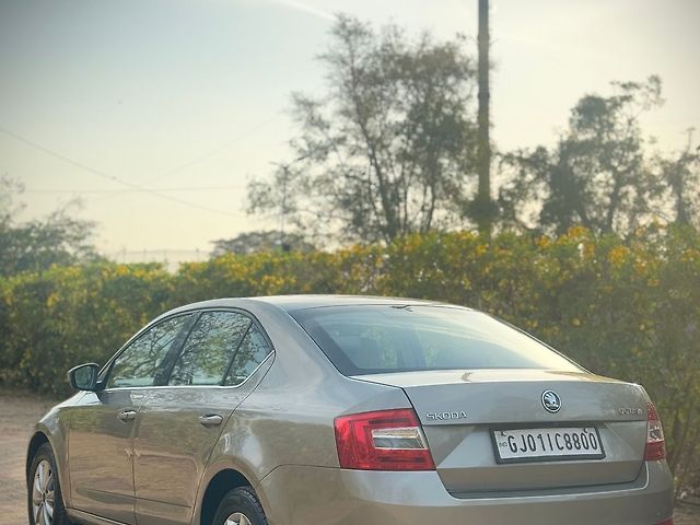 Used Skoda Octavia [2017-2021] 2.0 TDI CR Style Plus AT [2017] in Ahmedabad