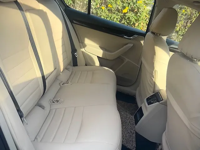 Used Skoda Octavia [2017-2021] 2.0 TDI CR Style Plus AT [2017] in Ahmedabad