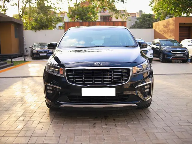 Used 2020 Kia Carnival in Delhi