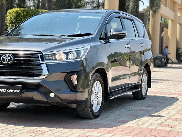 Used Toyota Innova Crysta [2016-2020] 2.4 V Diesel in Lucknow