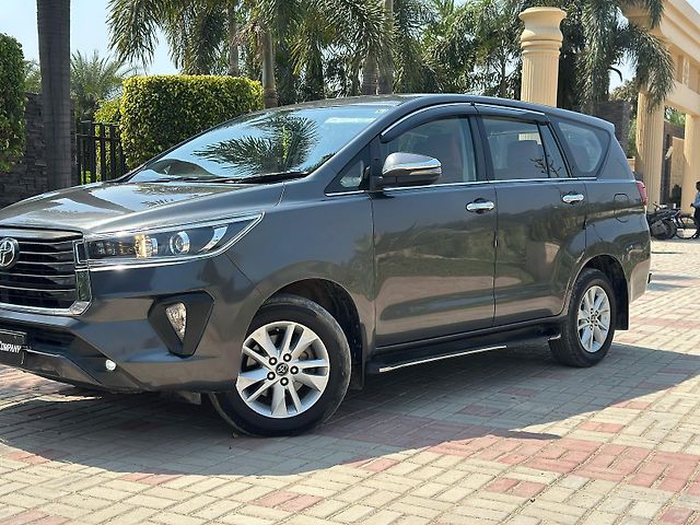 Used Toyota Innova Crysta [2016-2020] 2.4 V Diesel in Lucknow